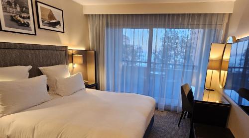 Deluxe Queen Room
