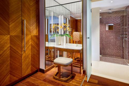 Senator King Suite