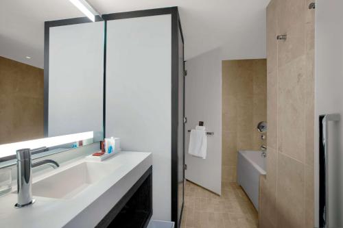 Executive King Suite with Roll-in Shower - Mobility Access