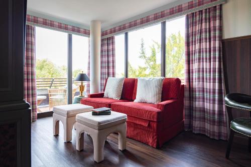 Graduate Junior King Suite with River View