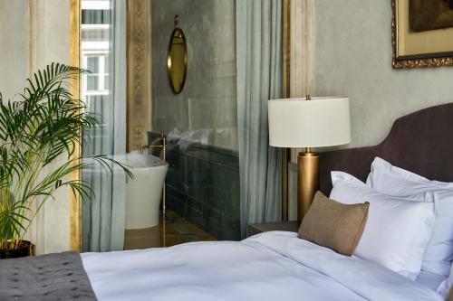 Royal Apartment