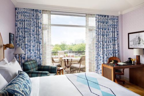 Graduate Queen Room with Two Queen Beds and Balcony