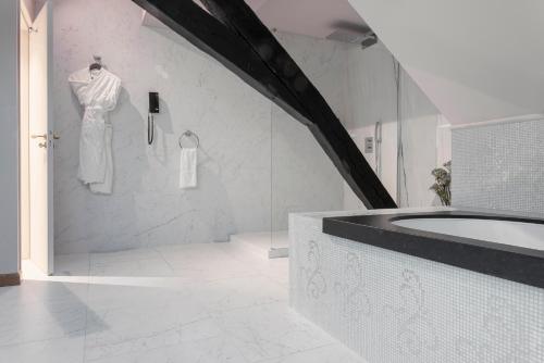 Signature Suite