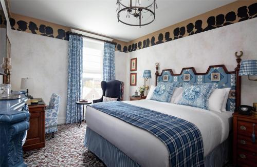Graduate King Room