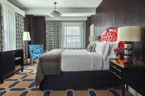 Graduate King Room