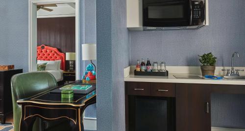 Graduate King Suite