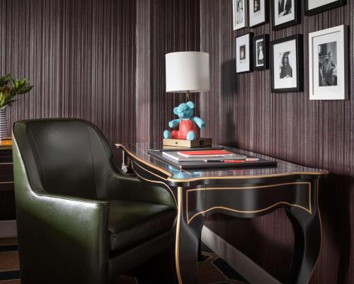 Graduate King Suite