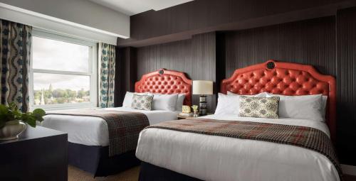 Graduate Junior King Suite - Hearing Accessible