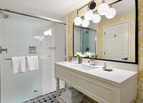 Graduate Junior King Suite