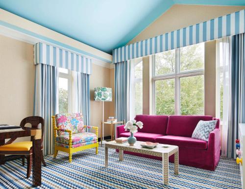 Graduate King Suite with Balcony