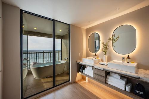 Deluxe Family Suite
