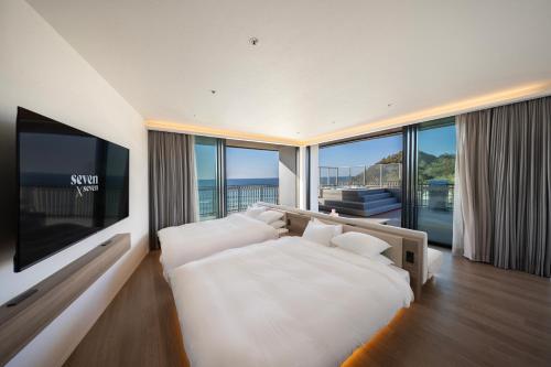 Suite with Hot Tub