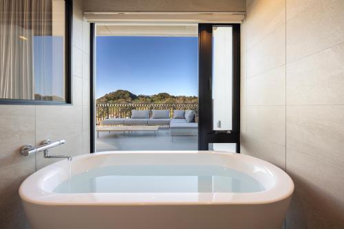 Suite with Hot Tub