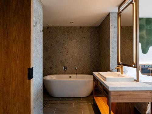 Premium Twin Room B