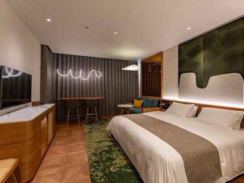 Premium King Room B