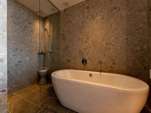 Premium King Room B