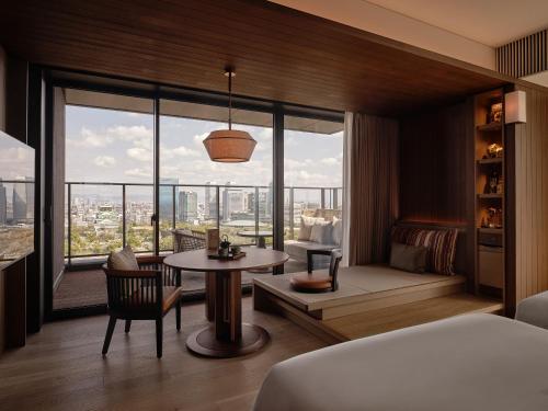 Urban Suite King - Osaka Castle view