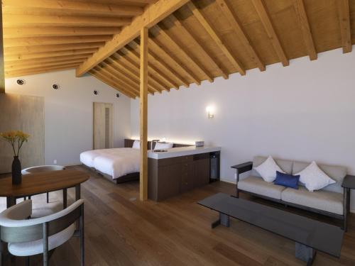 【Newly opened in 2024】Private hot spring Suite room with courtyard (3 beds) [Ibuki]
