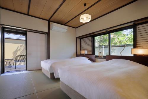 Deluxe Suite with Spa Bath