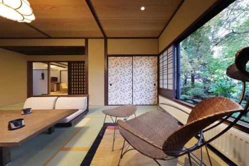 Deluxe Suite with Spa Bath