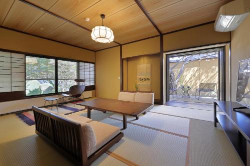 Deluxe Suite with Spa Bath