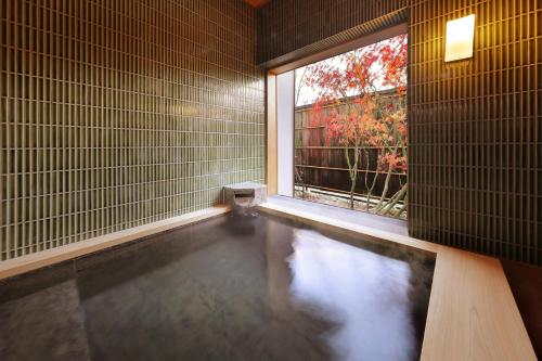 Deluxe Suite with Spa Bath