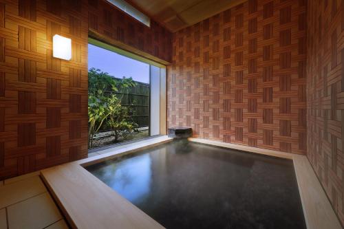 Deluxe Suite with Spa Bath