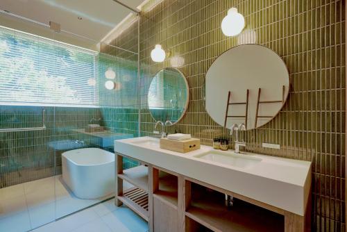 Junior Suite with Garden View