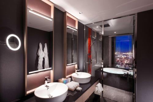 Executive King Room 