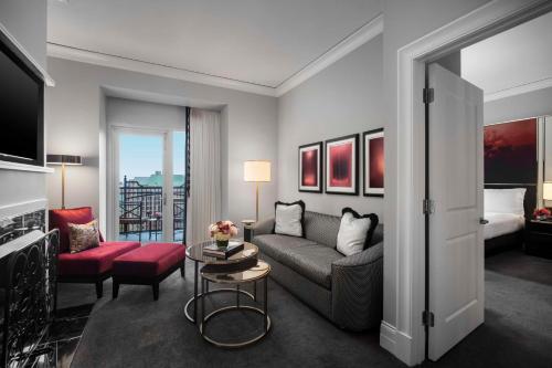 One-Bedroom Terrace Suite with Fireplace and Roll-in Shower - Disability Access