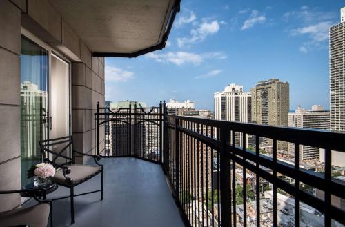 One-Bedroom Corner Terrace Suite with Roll-in Shower