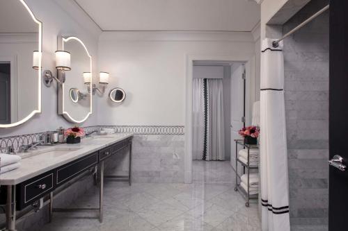 Three-Bedroom Presidential Suite with Fireplace