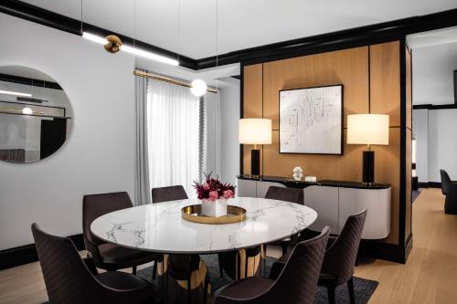 Two-Bedroom King Suite with Two Fireplaces