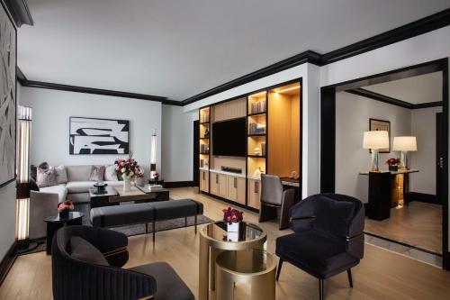 Two-Bedroom King Suite with Two Fireplaces