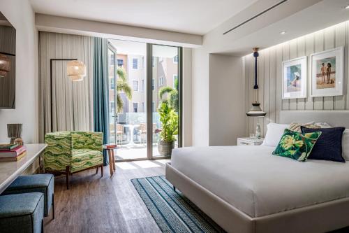 Grove Premier King Room with Balcony