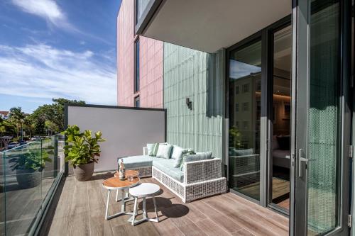 Grove Premier King Room with Balcony