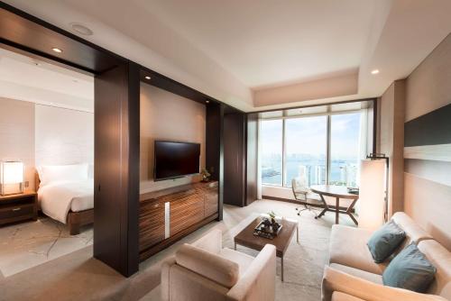 King Suite with Bay View