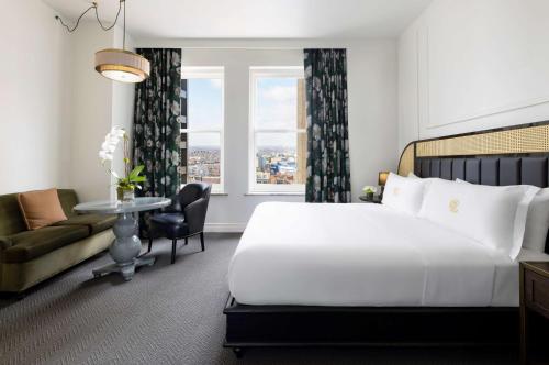 Deluxe King Room with City View
