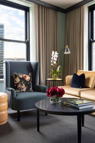 Deluxe One-Bedroom King Suite with City View