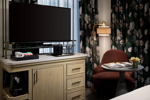 Queen Room with Two Queen Beds - Hearing Access