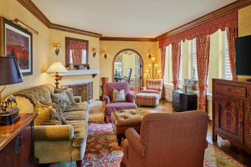 One-Bedroom Presidential King Suite with City View