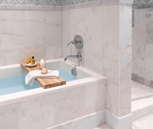 One-Bedroom Oceanfront Penthouse Signature Suite