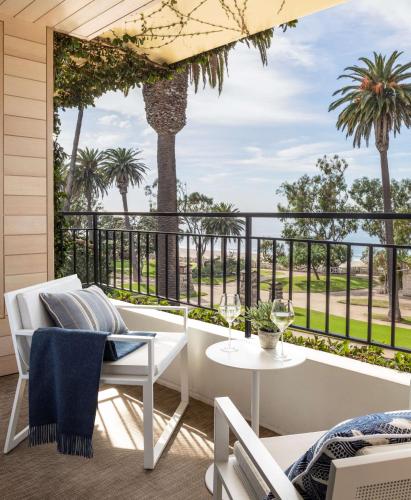 One-Bedroom Oceanfront Penthouse Signature Suite