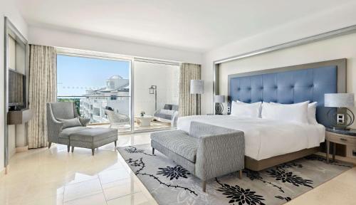 Grand Deluxe King Suite with Pool View