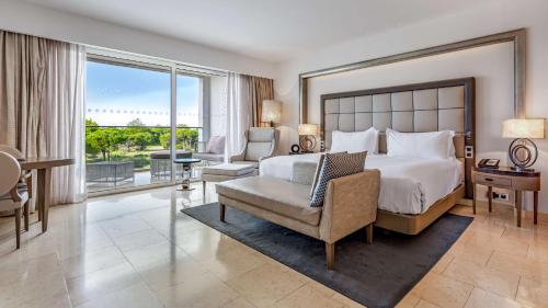Grand Deluxe Plus King Room