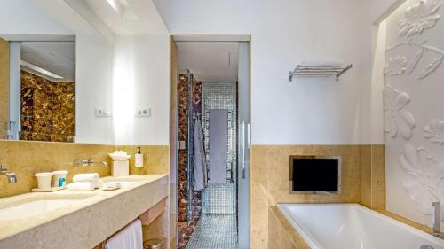 Deluxe Family Twin Room