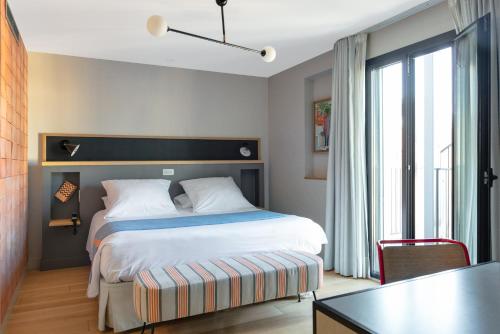 Superior Double Room with Pool View