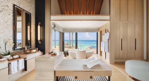 Grand Reef Villa with Pool