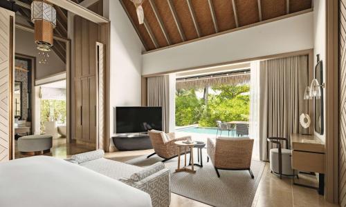 Grand Beach Villa with King Bed and Pool