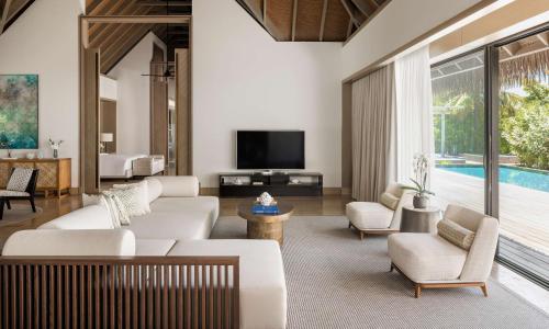Three-Bedroom Grand Beach Villa with Pool